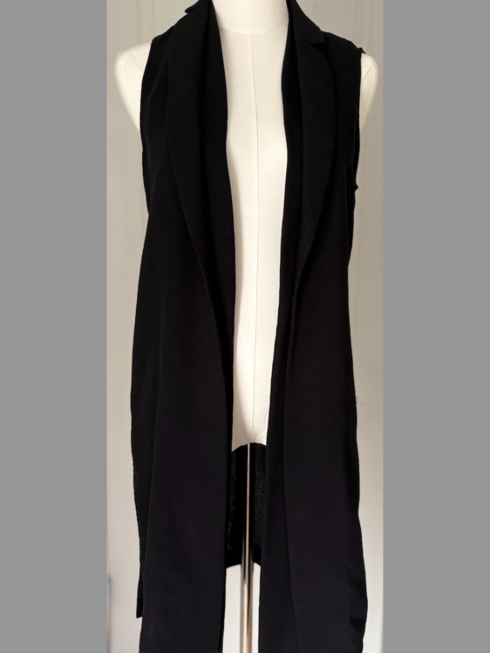 BCBGMAXAZRIA Black Sleeveless Longline Open Front Vest XXS